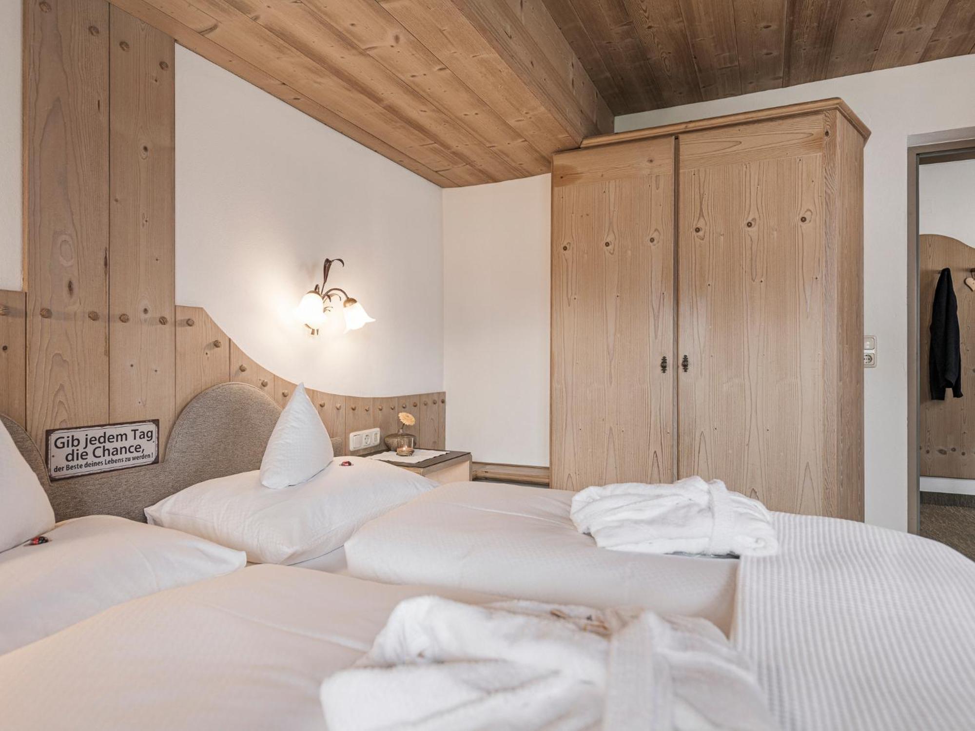 Apparthotel "Landhaus Veronika" Mayrhofen Exterior photo