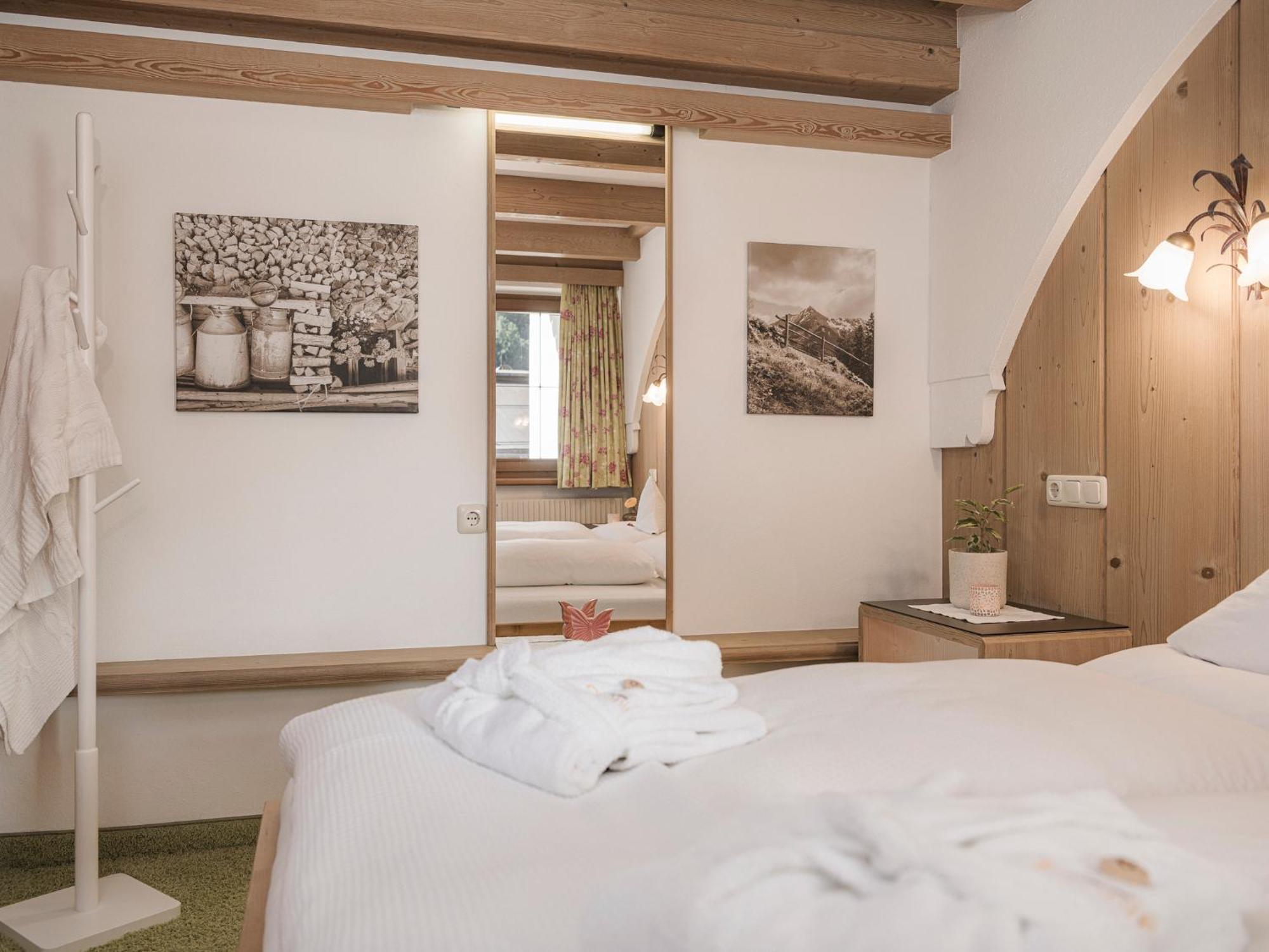Apparthotel "Landhaus Veronika" Mayrhofen Exterior photo