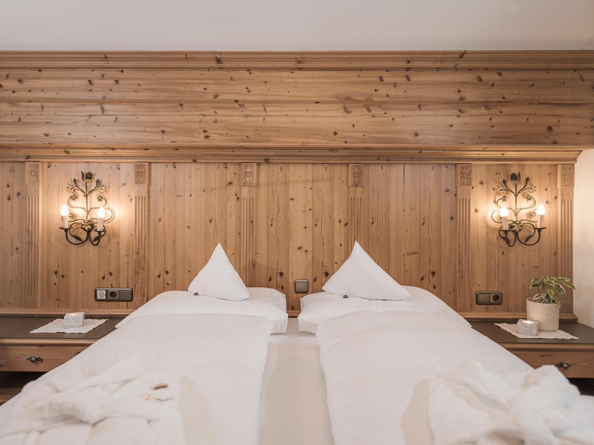 Apparthotel "Landhaus Veronika" Mayrhofen Exterior photo