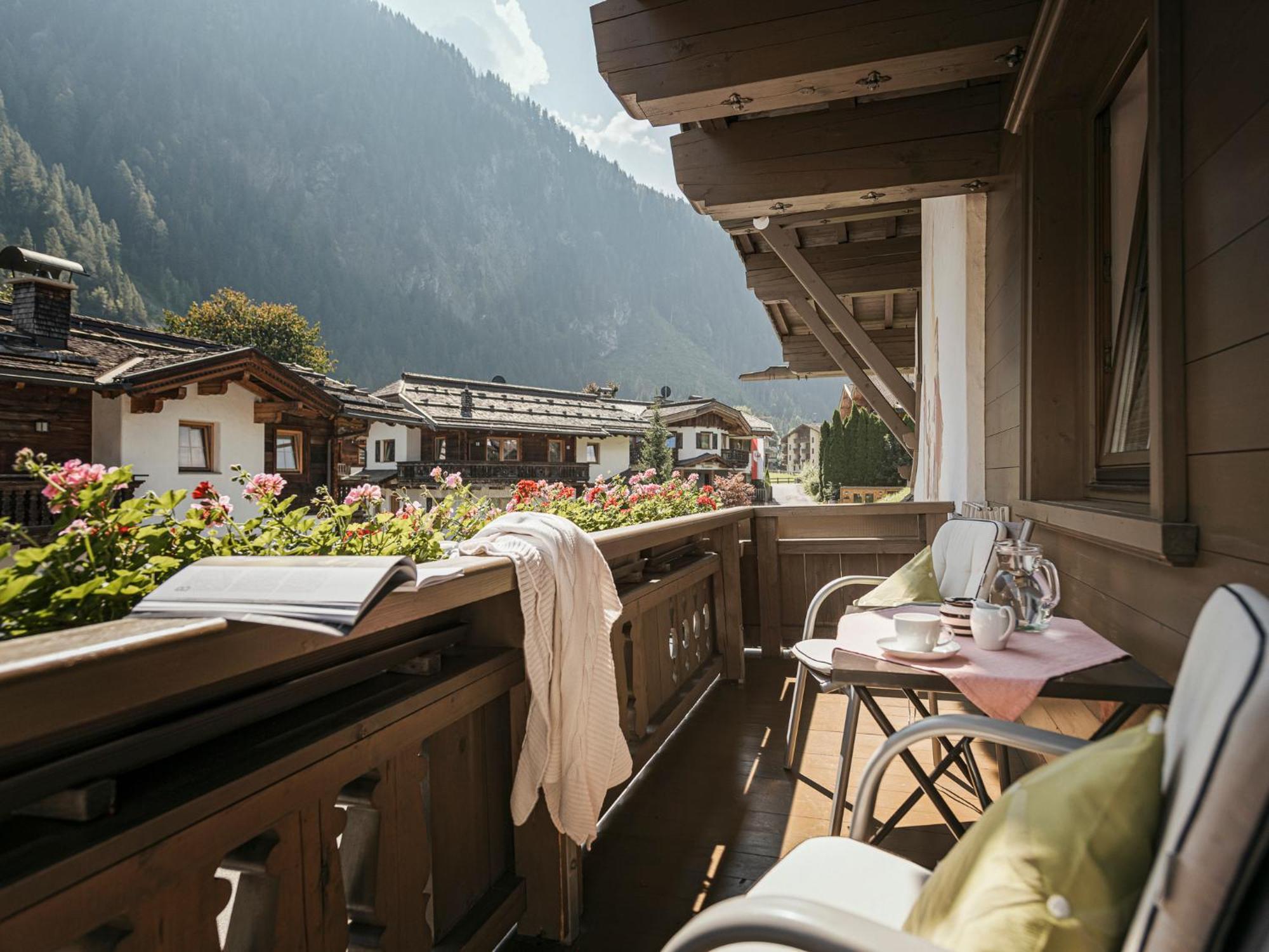 Apparthotel "Landhaus Veronika" Mayrhofen Exterior photo