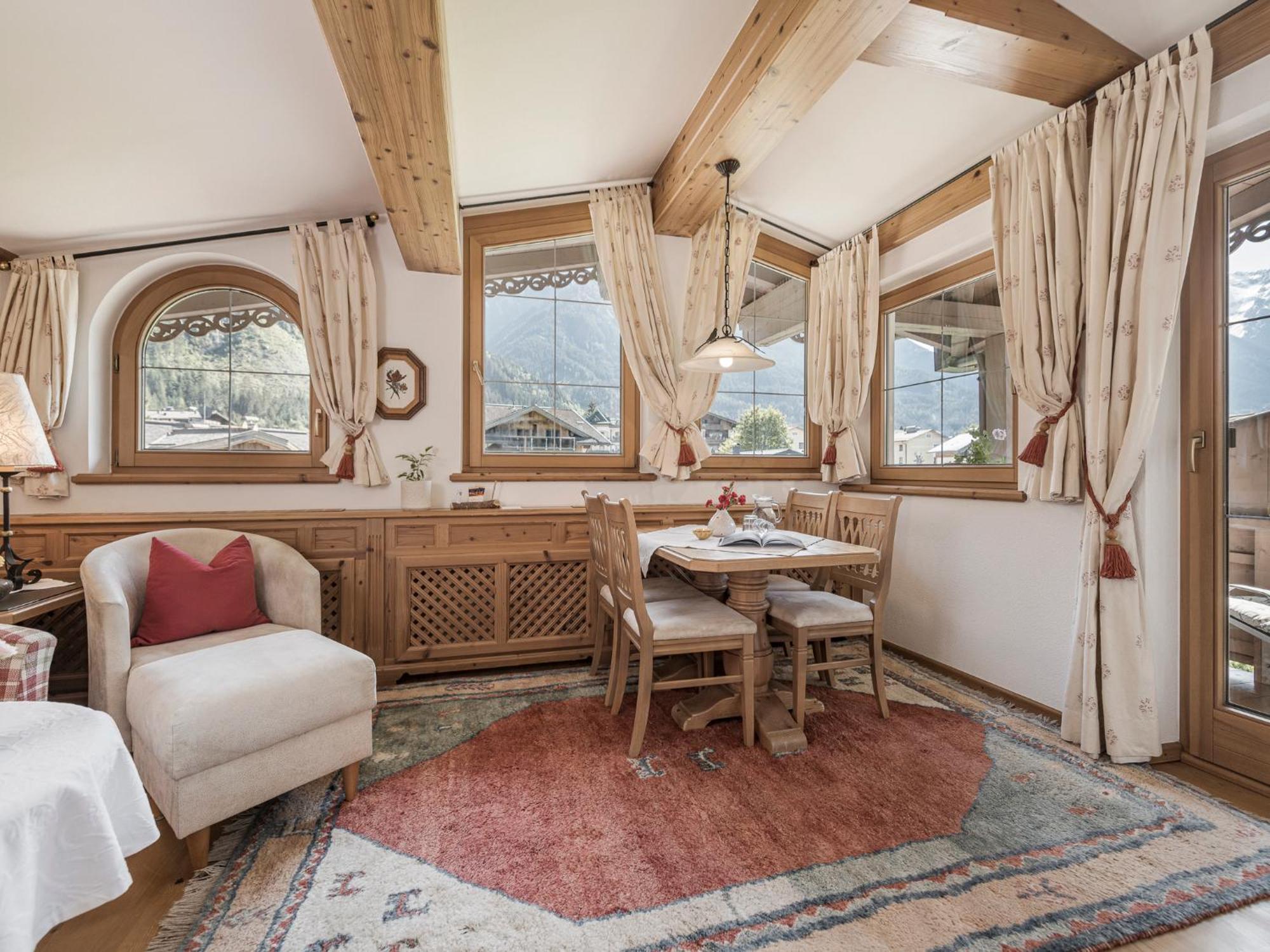 Apparthotel "Landhaus Veronika" Mayrhofen Exterior photo