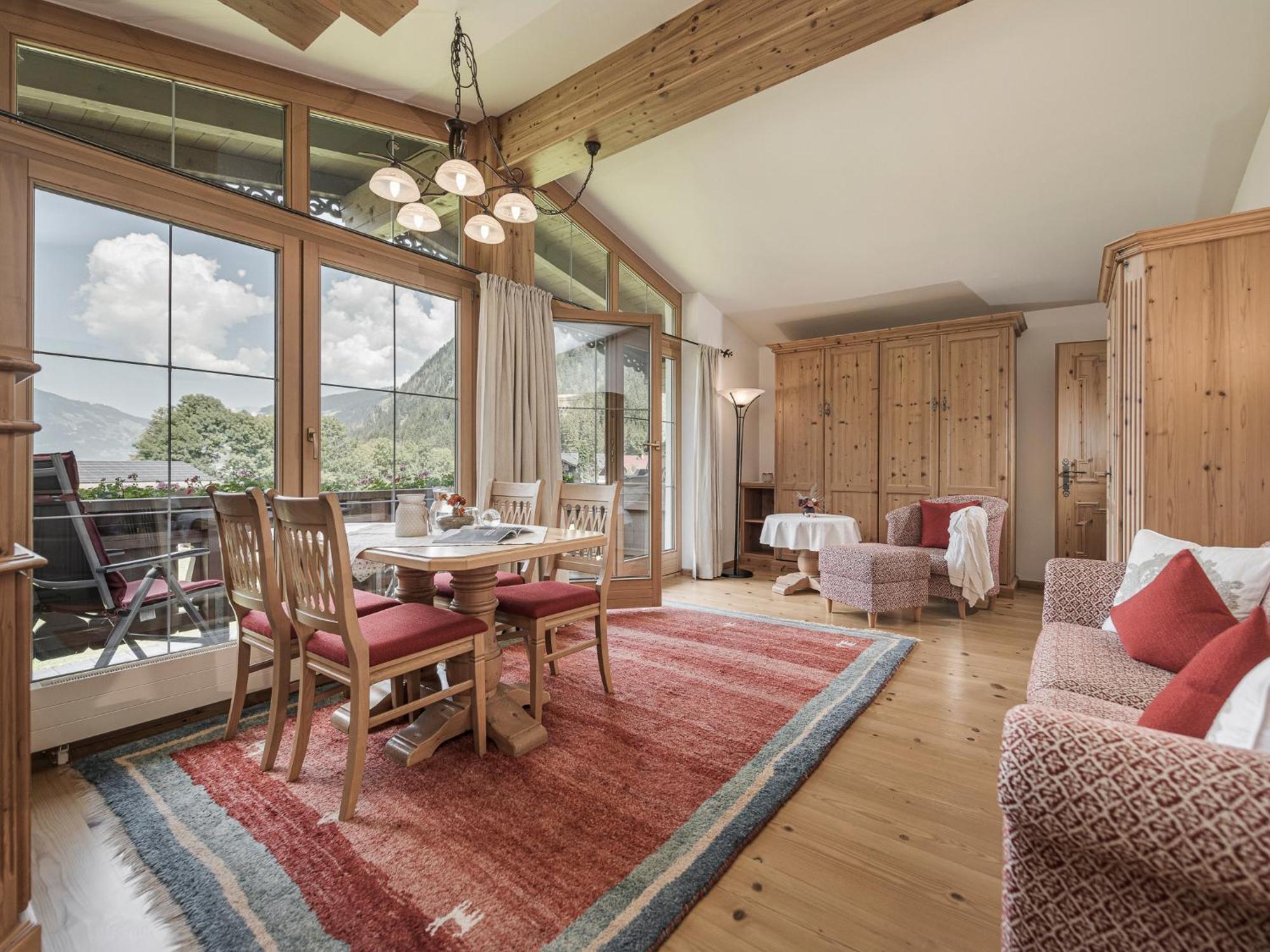 Apparthotel "Landhaus Veronika" Mayrhofen Exterior photo