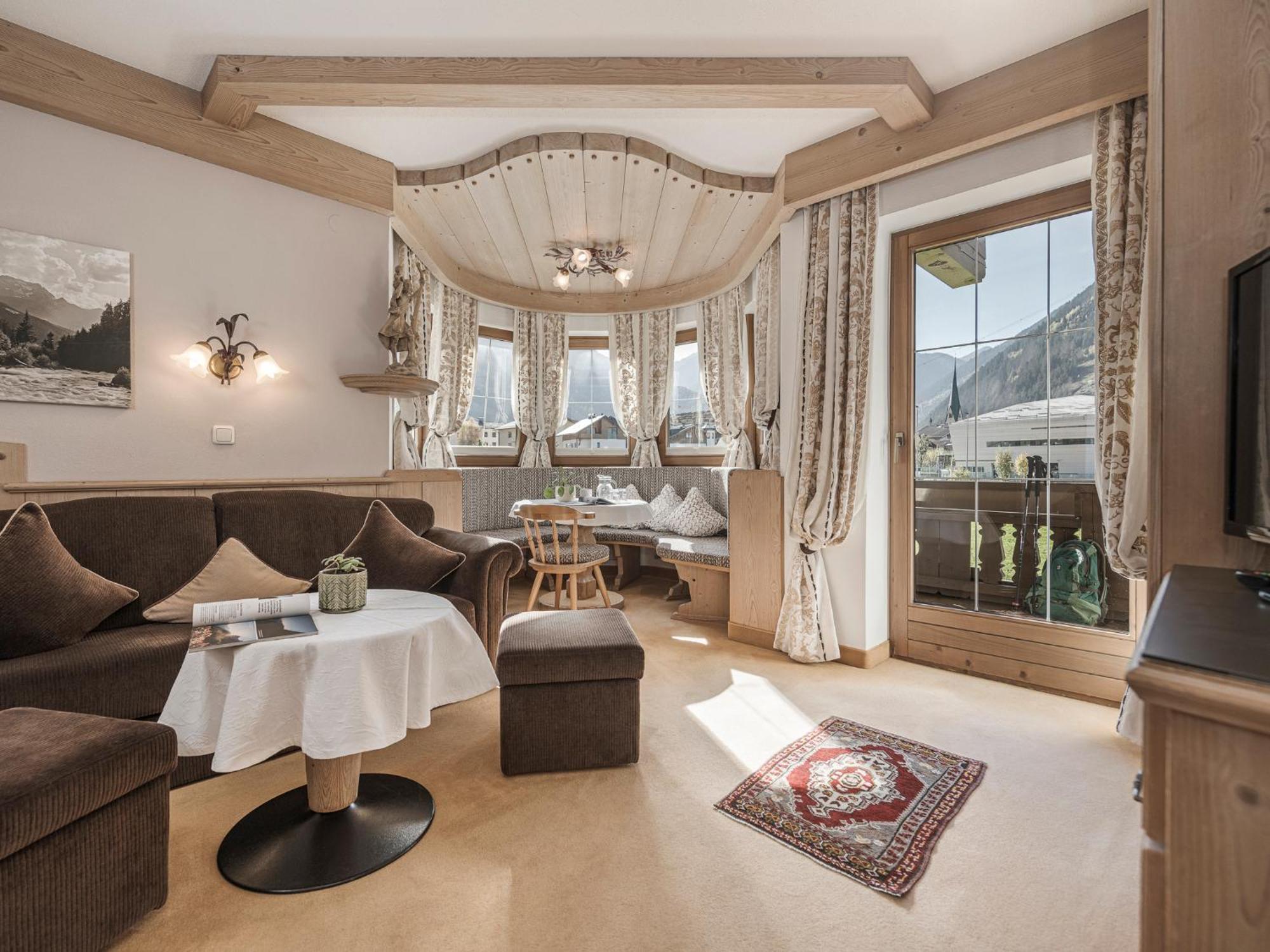 Apparthotel "Landhaus Veronika" Mayrhofen Exterior photo