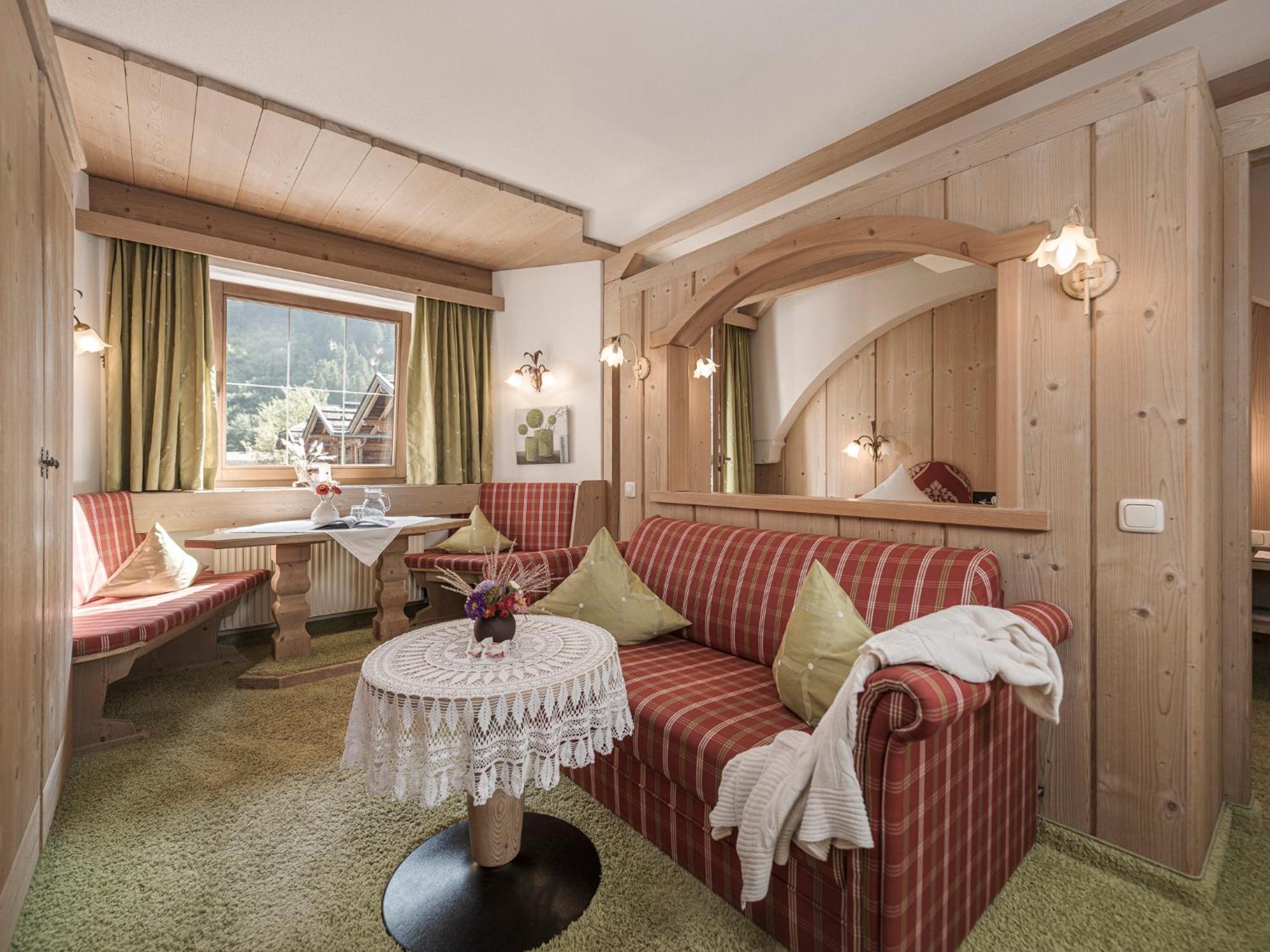 Apparthotel "Landhaus Veronika" Mayrhofen Exterior photo