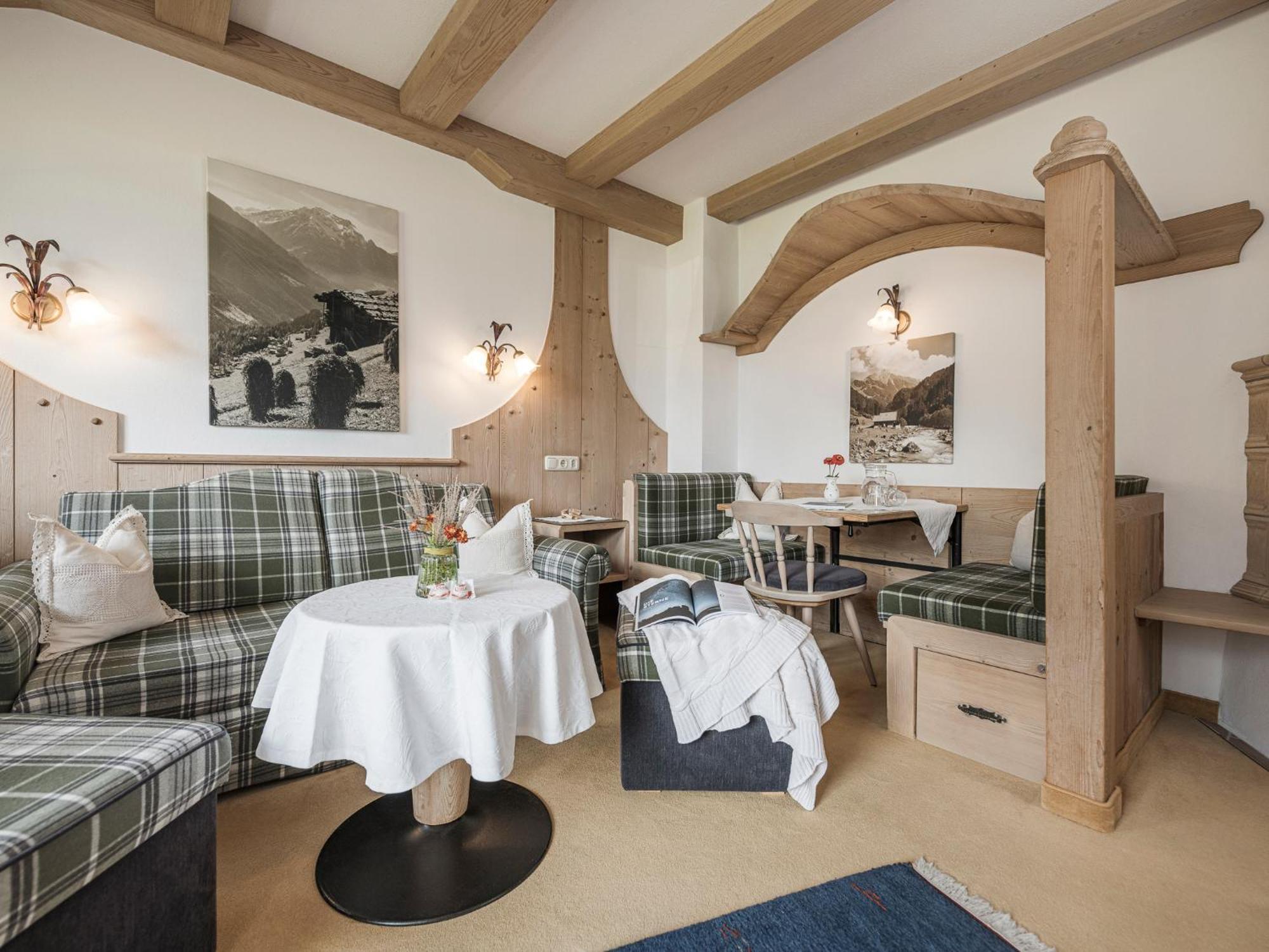 Apparthotel "Landhaus Veronika" Mayrhofen Exterior photo