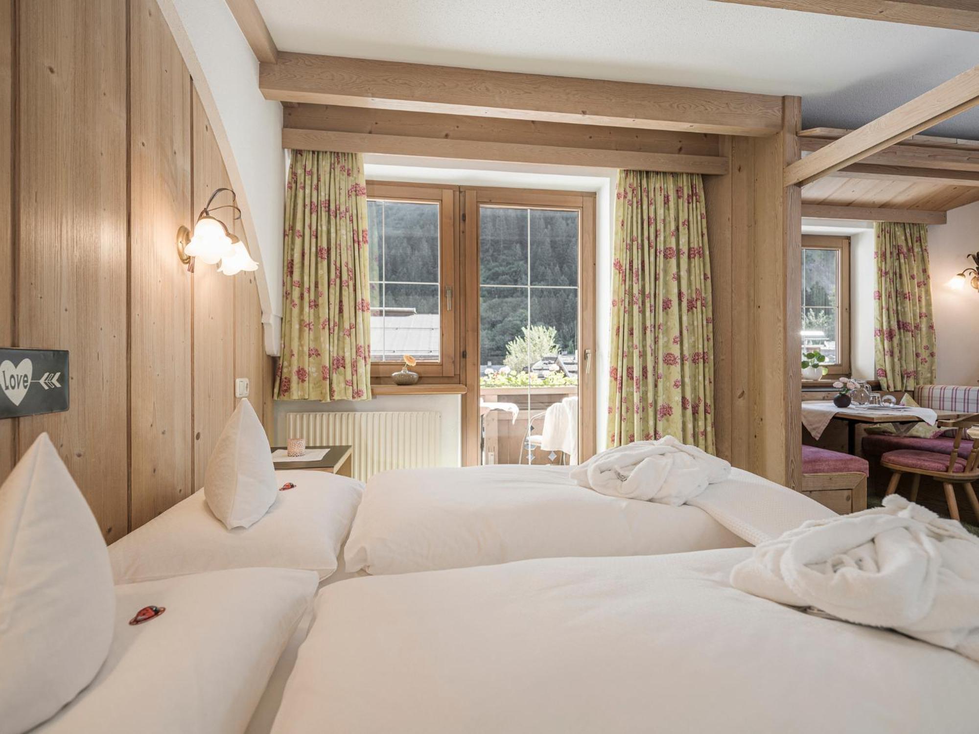 Apparthotel "Landhaus Veronika" Mayrhofen Exterior photo