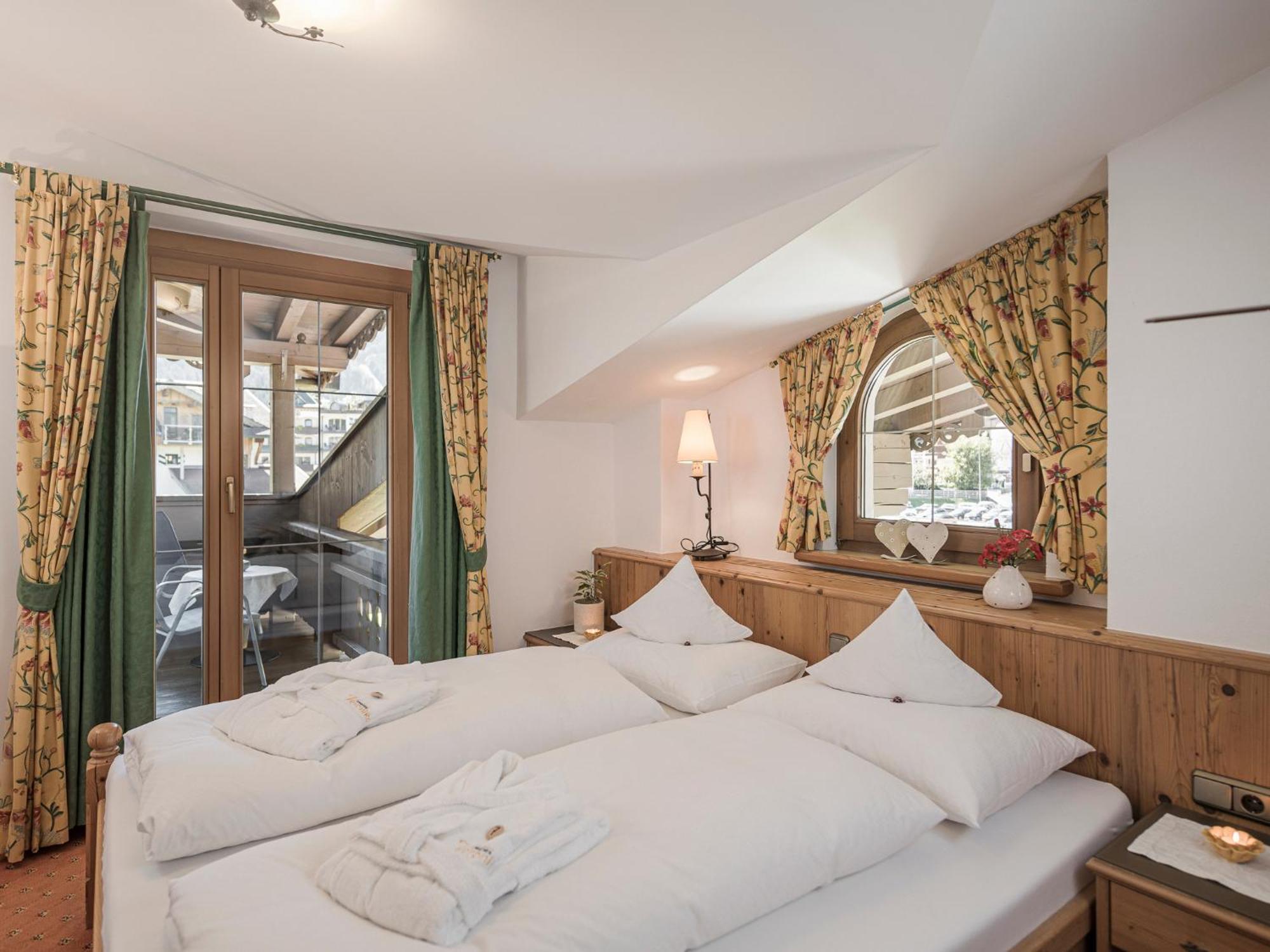 Apparthotel "Landhaus Veronika" Mayrhofen Exterior photo
